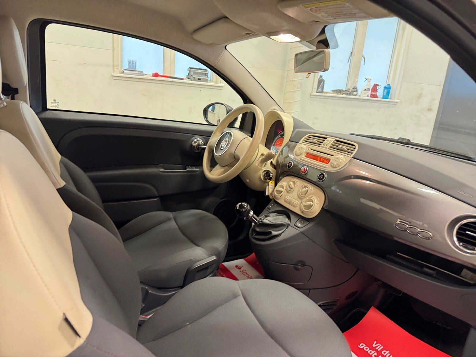 Grå Fiat 500 fra 2014