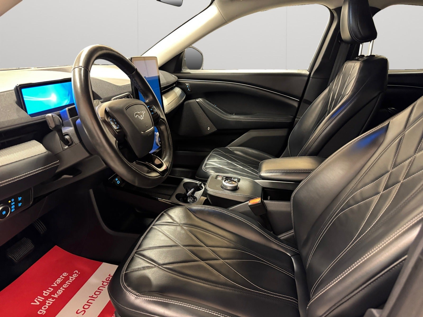 Hvid Ford Mustang Mach-E fra 2021