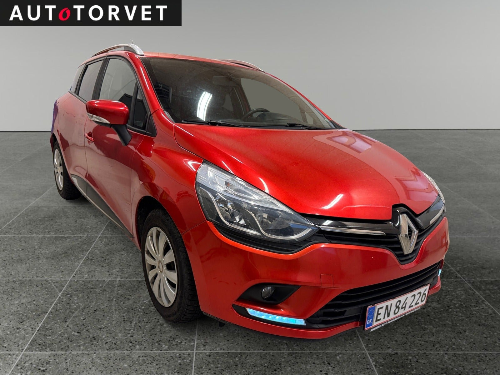 Rød Renault Clio IV fra 2019