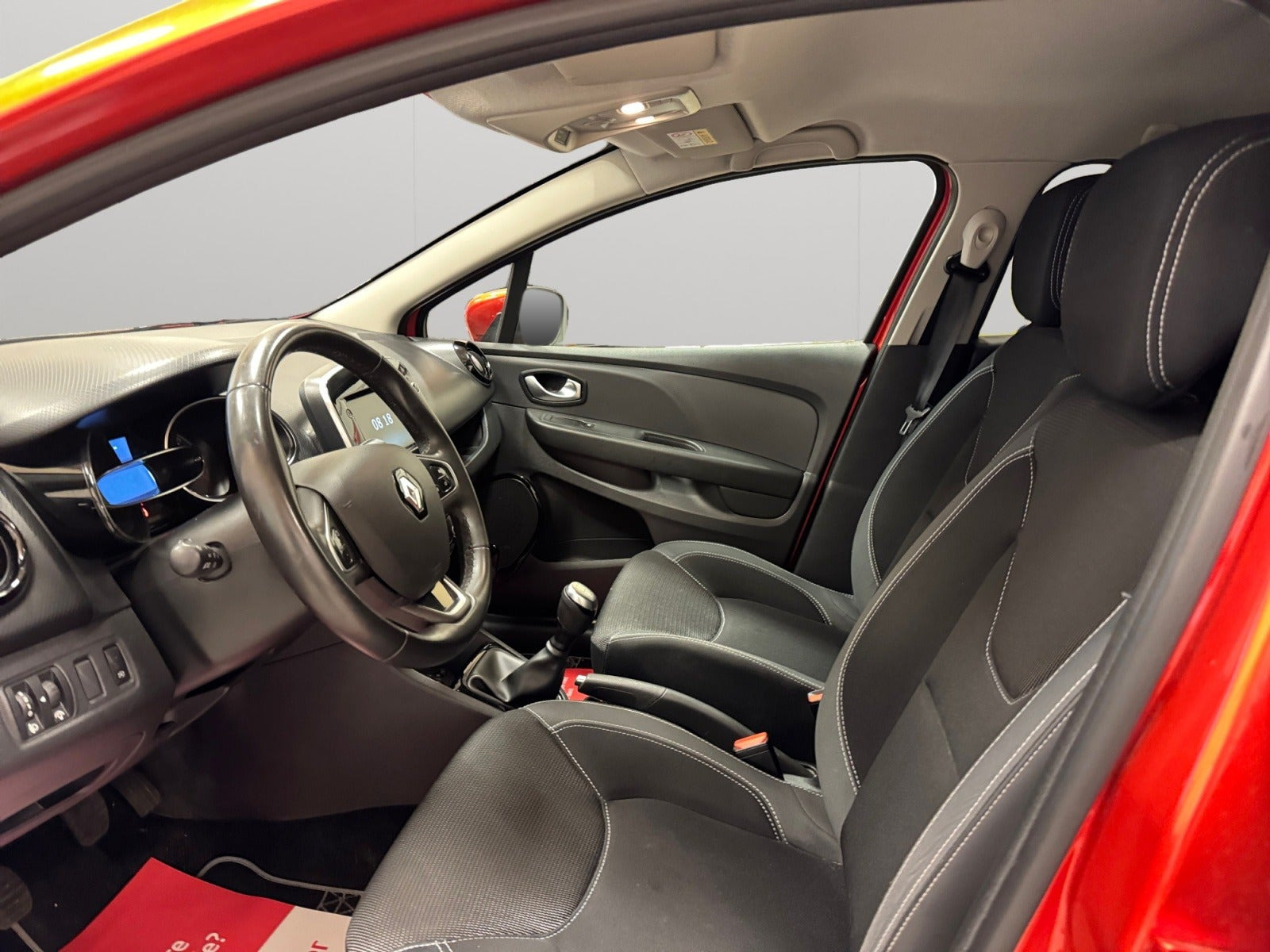 Rød Renault Clio IV fra 2019