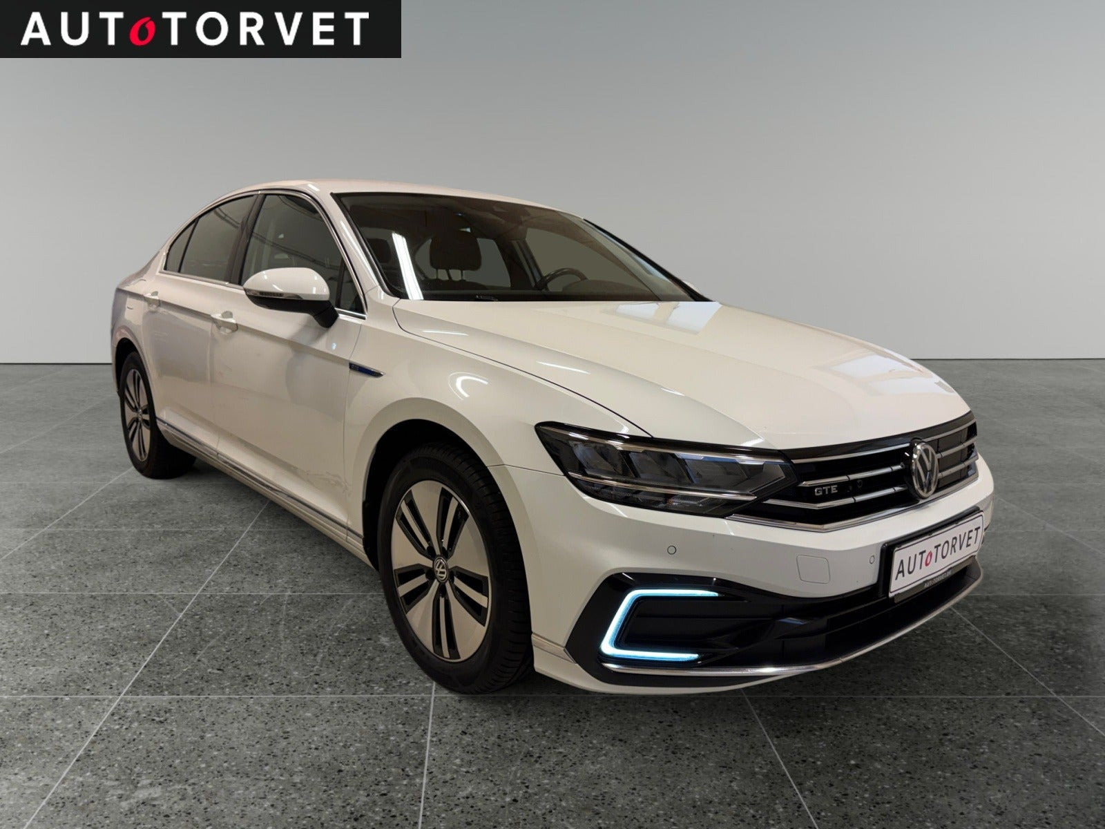 Hvid VW Passat fra 2020