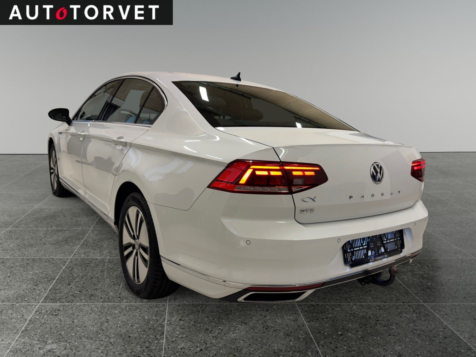 Hvid VW Passat fra 2020