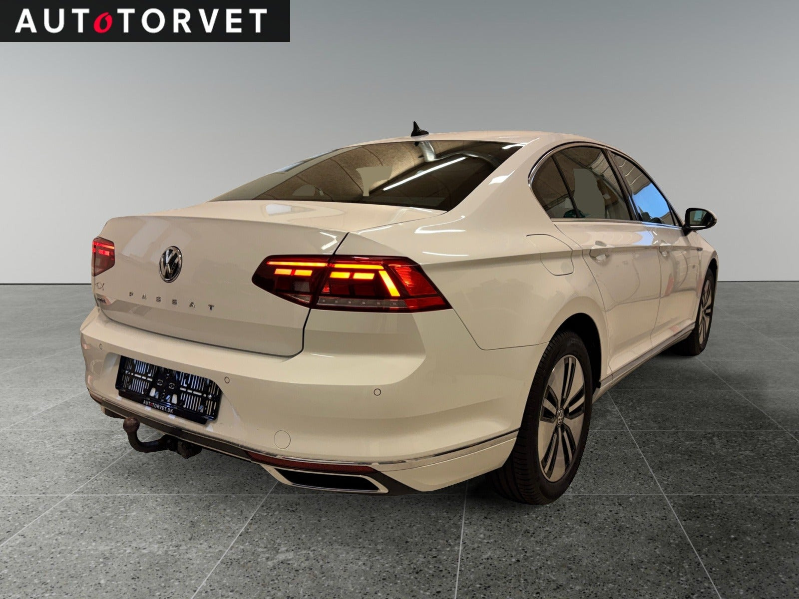 Hvid VW Passat fra 2020