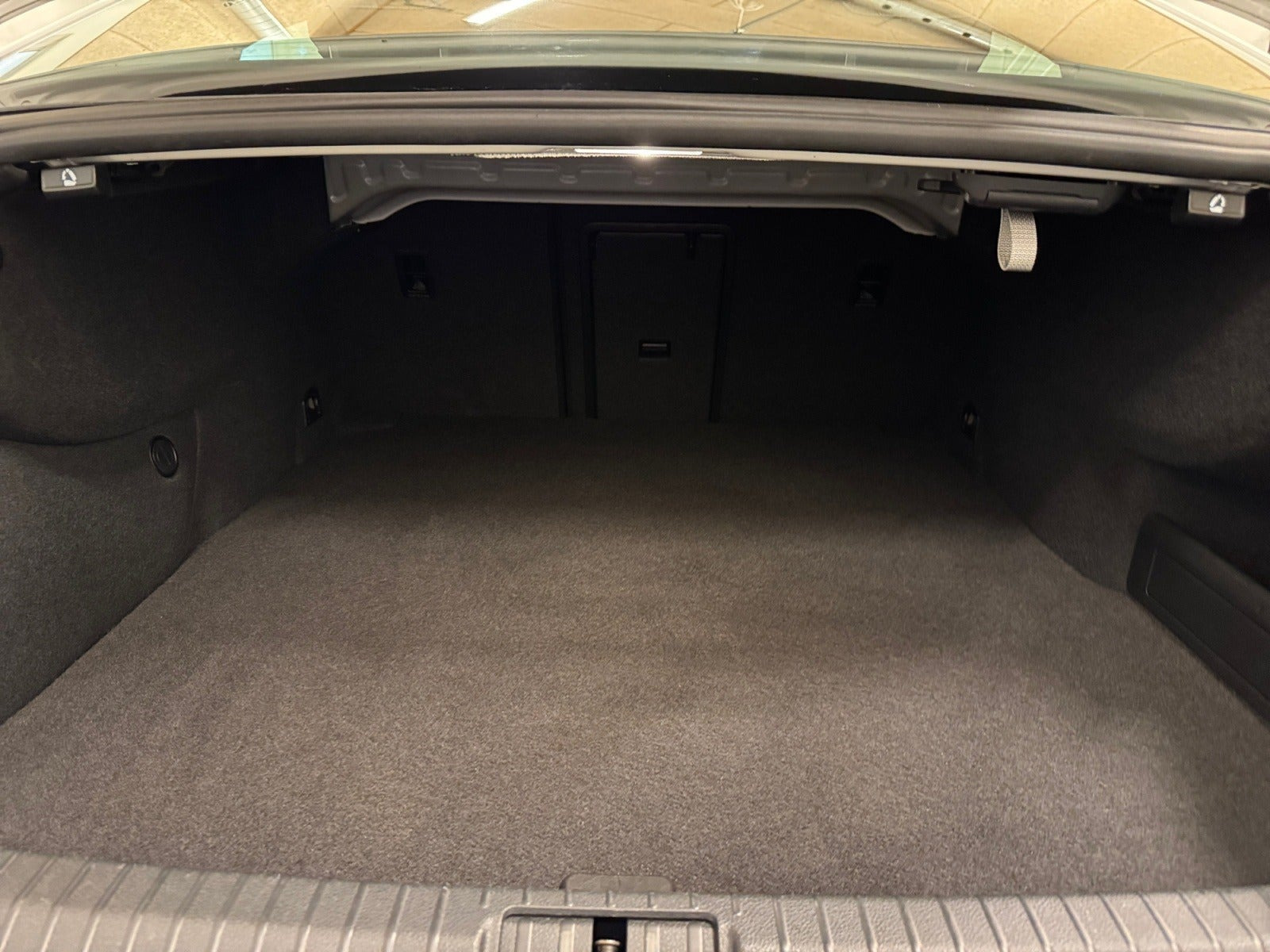 Hvid VW Passat fra 2020