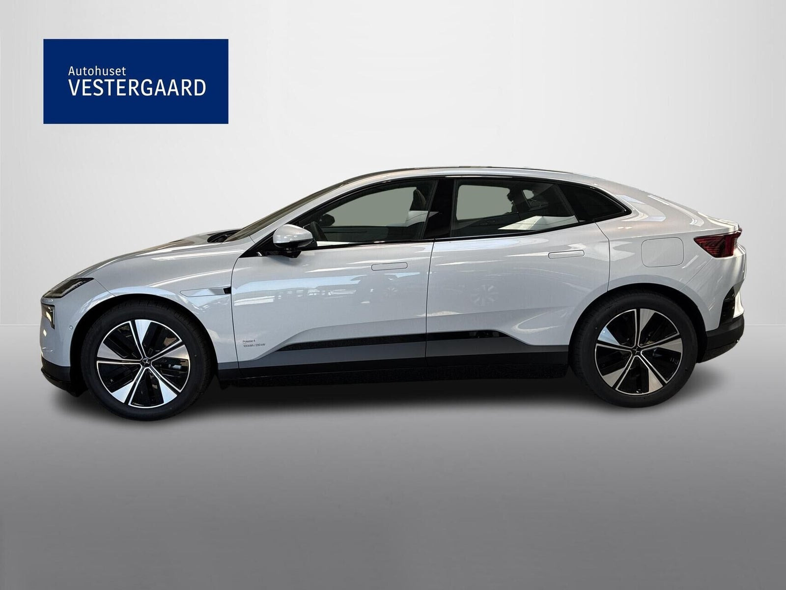 Beige Polestar 4 fra 2026