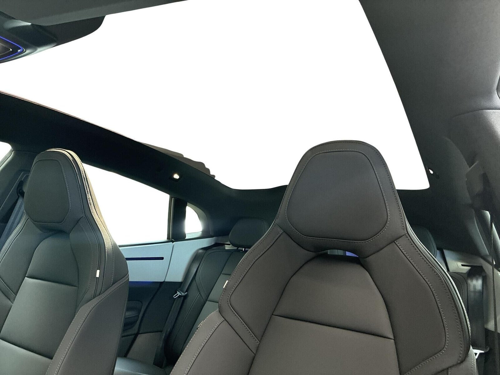 Beige Polestar 4 fra 2026