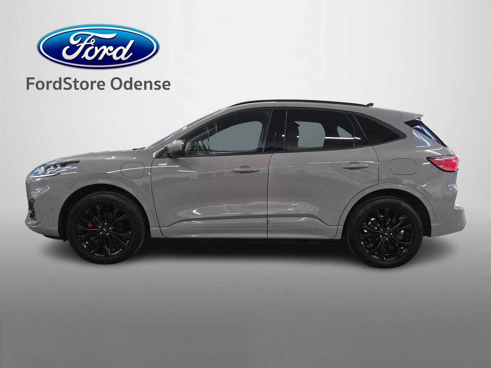 Grå Ford Kuga fra 2023