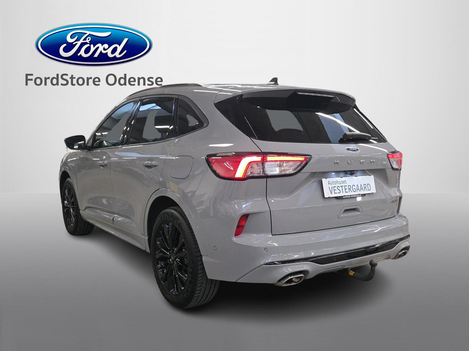 Grå Ford Kuga fra 2023