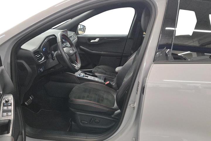 Grå Ford Kuga fra 2023