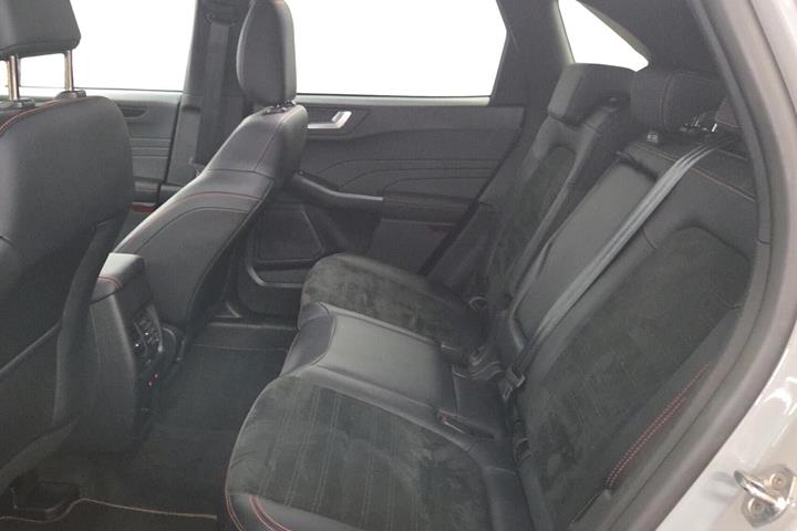 Grå Ford Kuga fra 2023