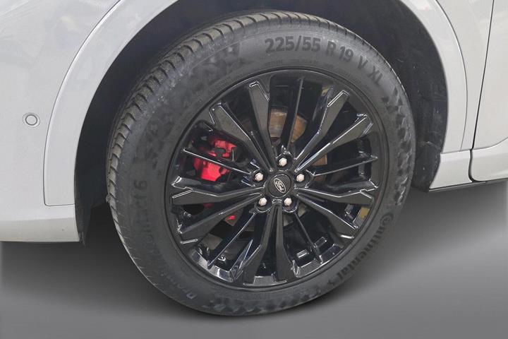 Grå Ford Kuga fra 2023