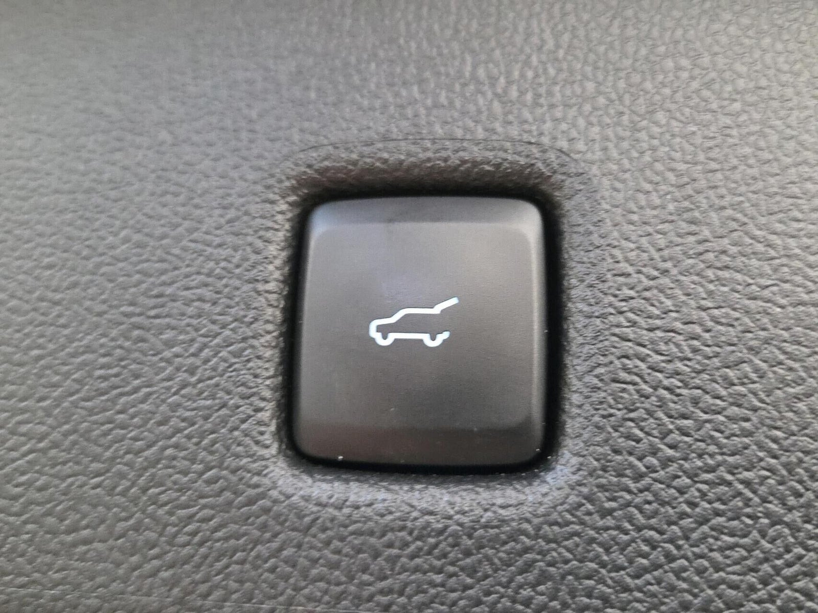 Grå Ford Kuga fra 2023