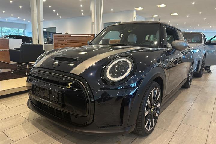 Blå Mini Cooper SE fra 2022