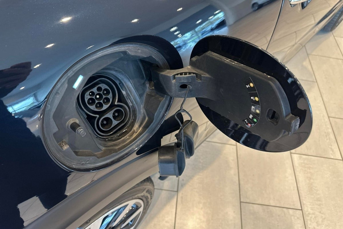 Blå Mini Cooper SE fra 2022