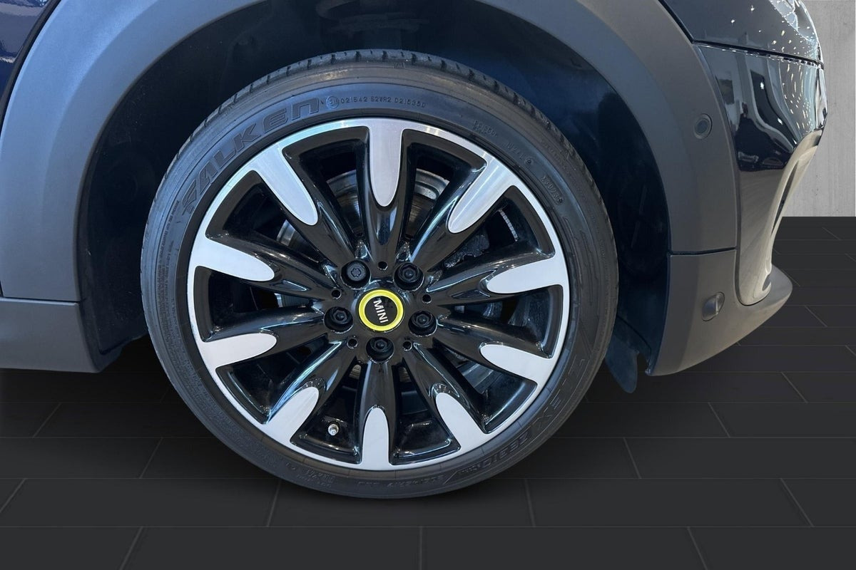 Blå Mini Cooper SE fra 2022