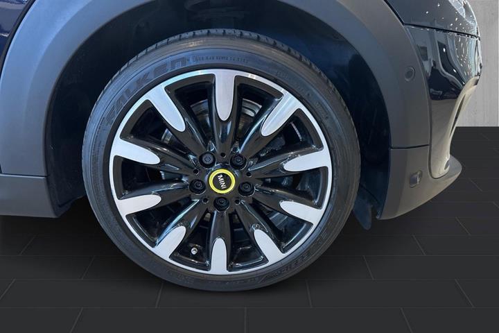 Blå Mini Cooper SE fra 2022