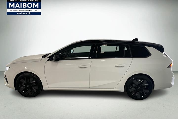 Hvid Opel Astra-e fra 2024