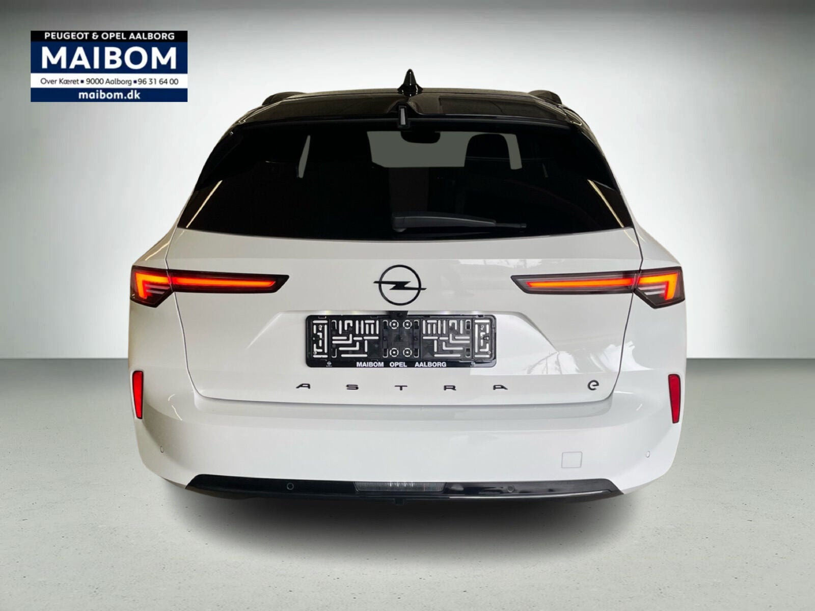Hvid Opel Astra-e fra 2024
