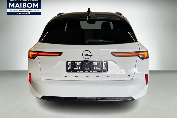 Hvid Opel Astra-e fra 2024