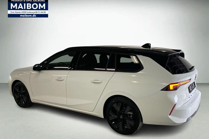 Hvid Opel Astra-e fra 2024