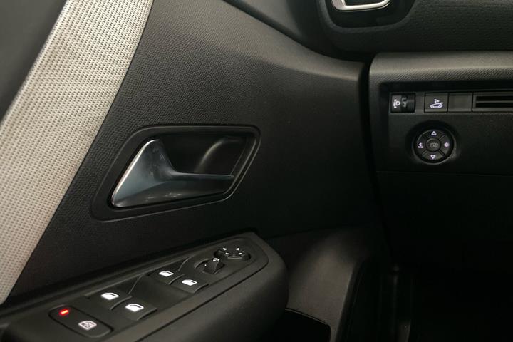 Blå Citroën ë-C4 X fra 2024