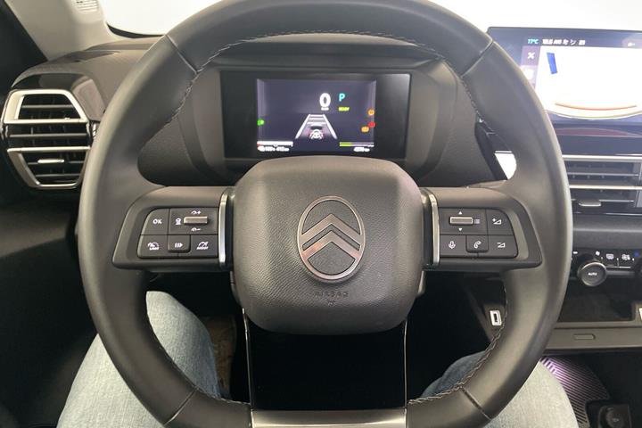 Blå Citroën ë-C4 X fra 2024