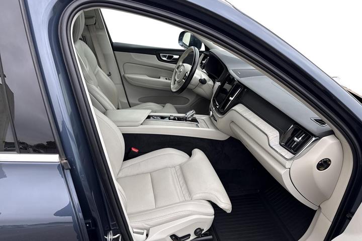 Blå Volvo XC60 fra 2022