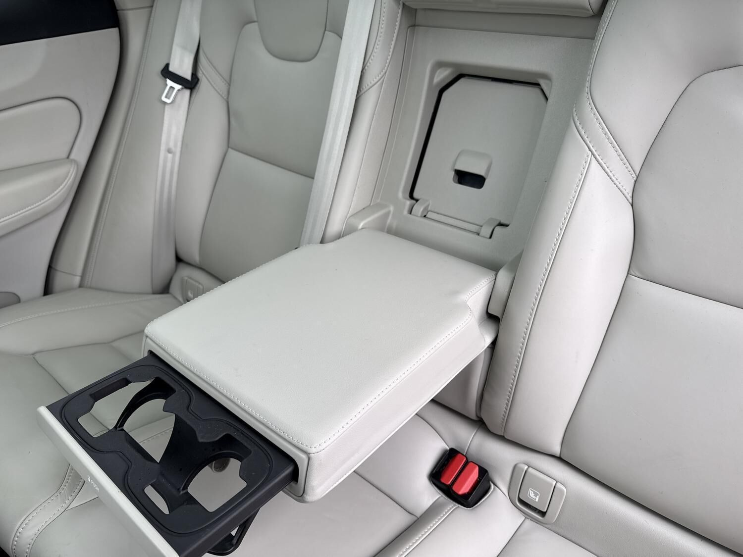 Blå Volvo XC60 fra 2022