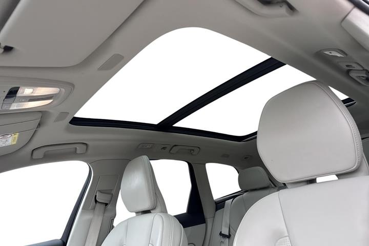 Blå Volvo XC60 fra 2022