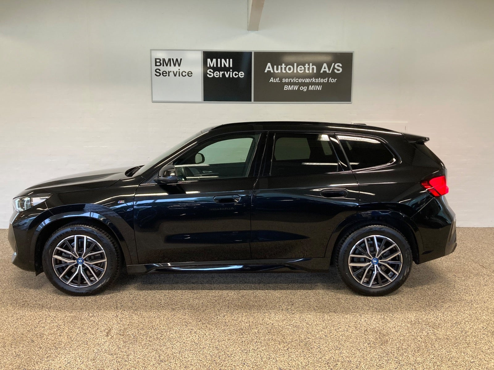 Sort BMW iX1 fra 2025