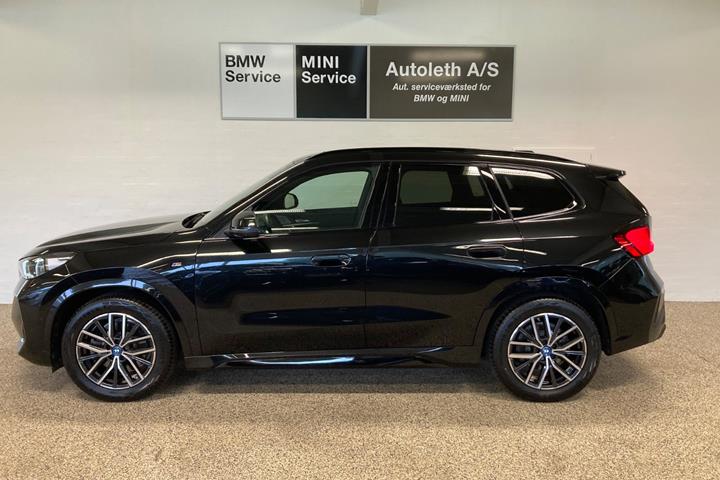 Sort BMW iX1 fra 2025