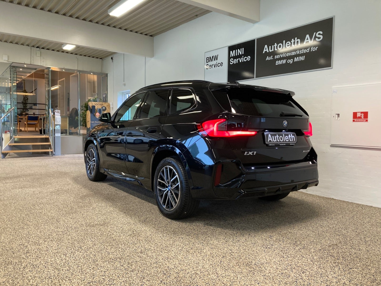 Sort BMW iX1 fra 2025
