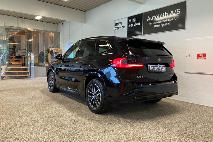 Sort BMW iX1 fra 2025