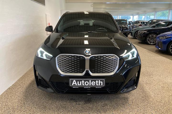 Sort BMW iX1 fra 2025