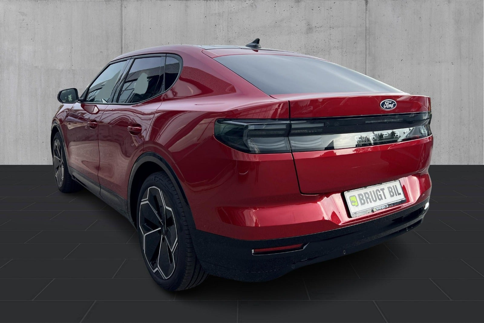 Rød Ford Capri fra 2025