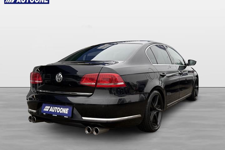 Sort VW Passat fra 2011