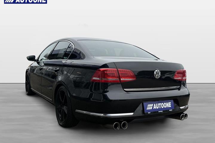 Sort VW Passat fra 2011