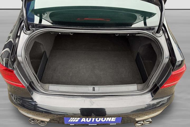 Sort VW Passat fra 2011