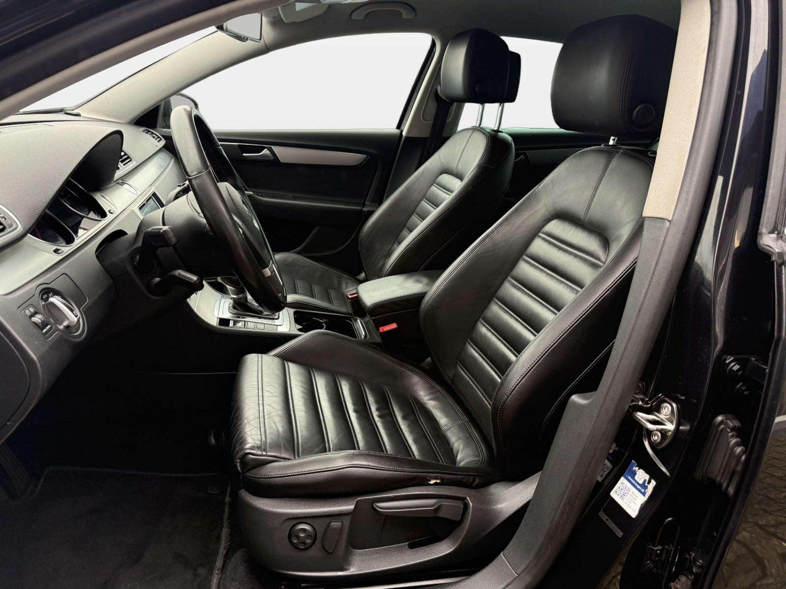 Sort VW Passat fra 2011