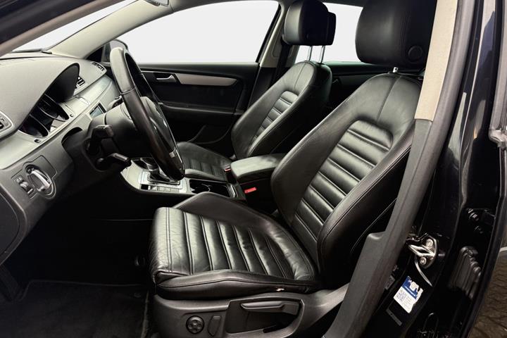 Sort VW Passat fra 2011