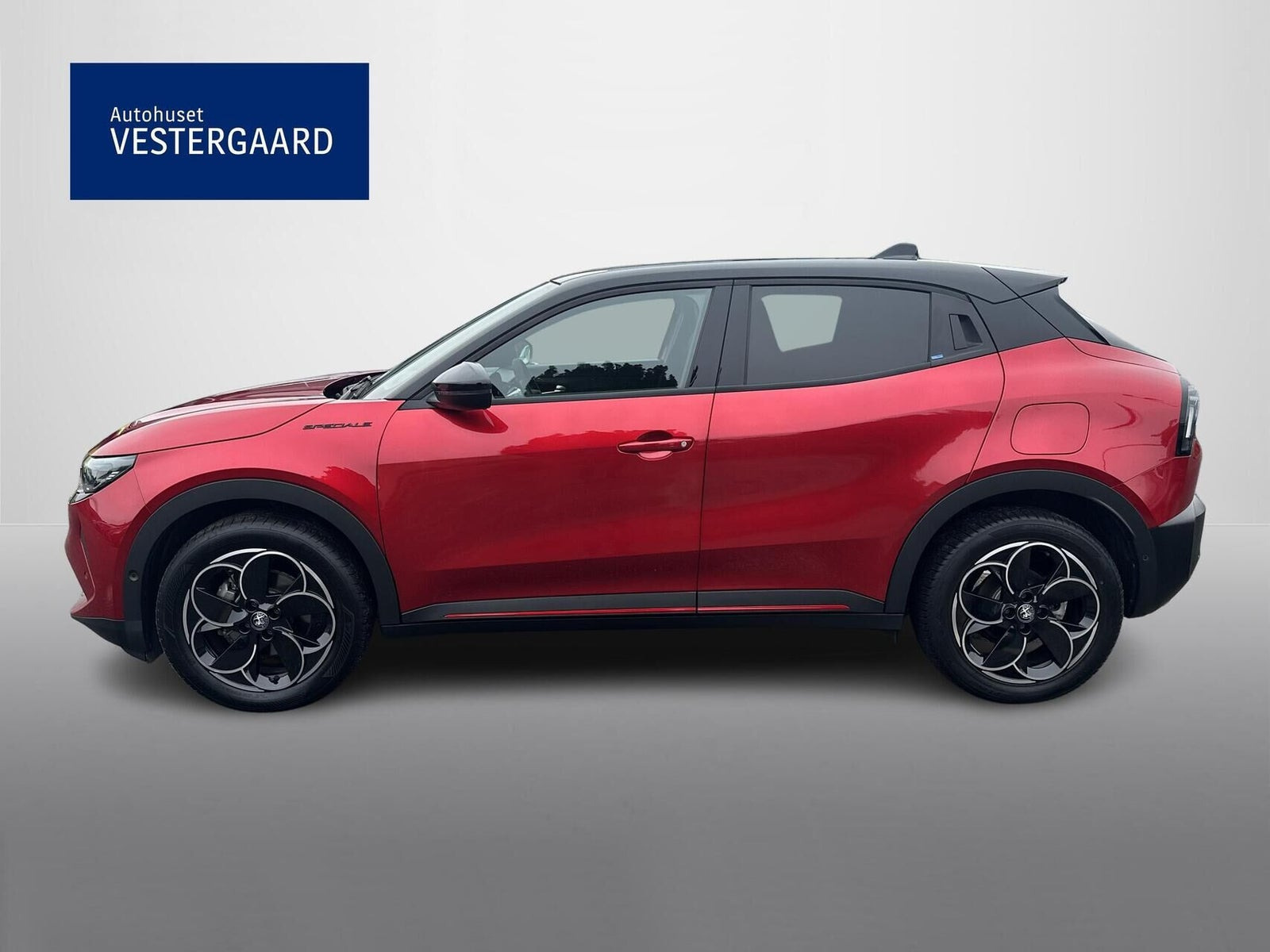 Rød Alfa Romeo Junior fra 2025