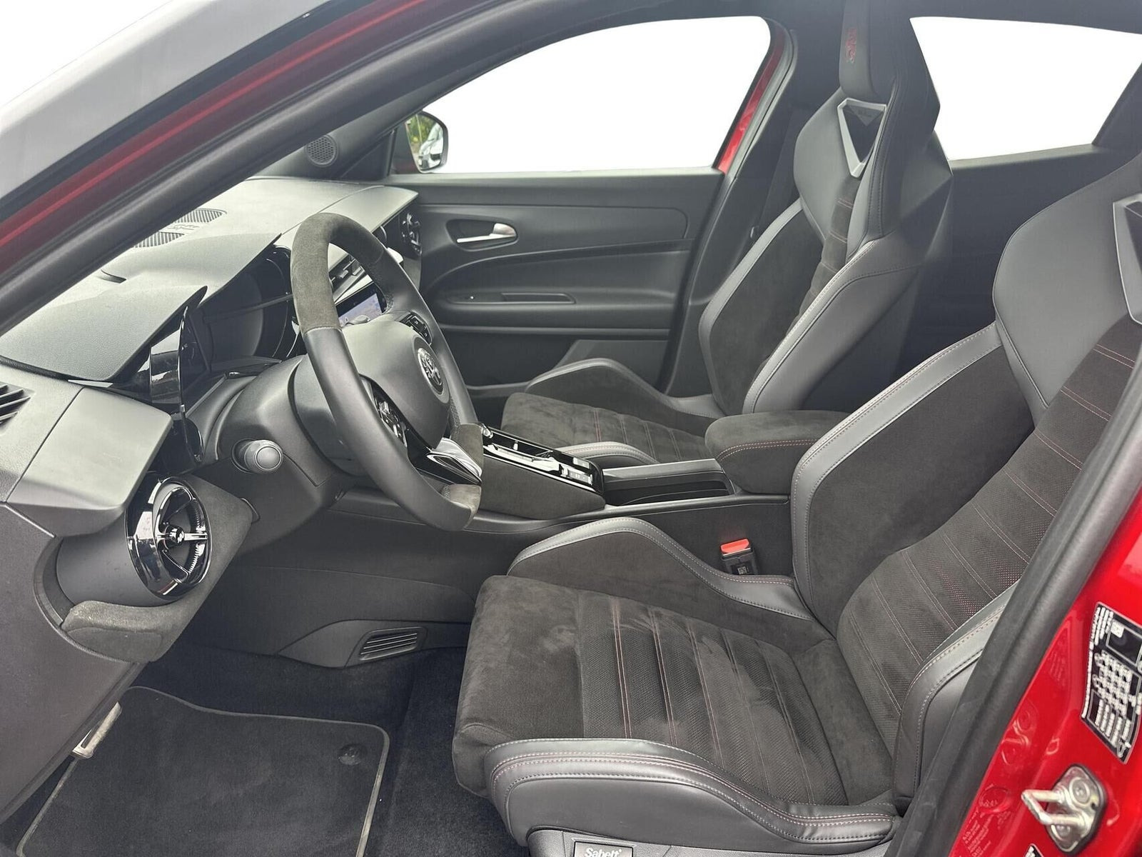 Rød Alfa Romeo Junior fra 2025