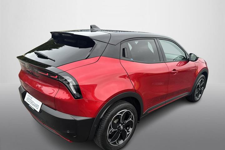 Rød Alfa Romeo Junior fra 2025