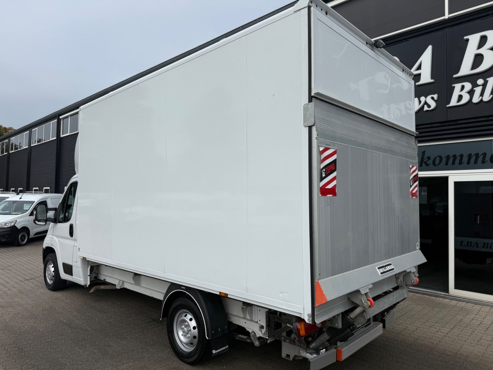 Hvid Peugeot Boxer 335 fra 2024