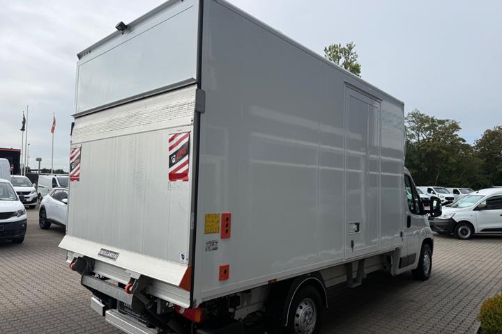 Hvid Peugeot Boxer 335 fra 2024