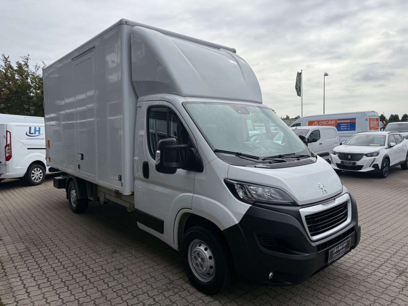 Hvid Peugeot Boxer 335 fra 2024