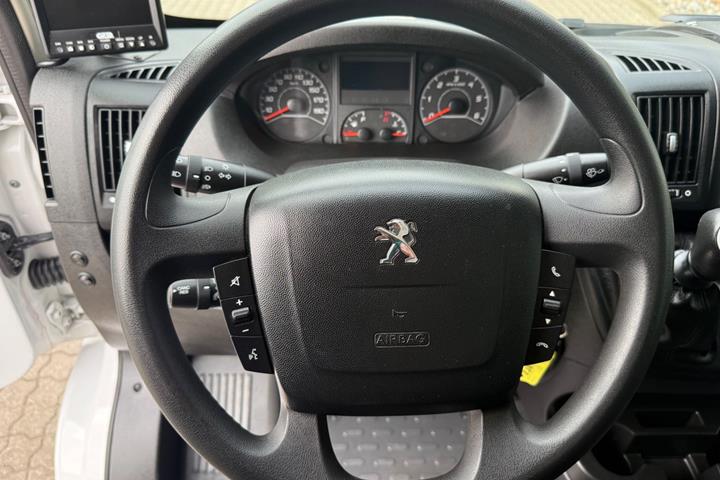 Hvid Peugeot Boxer 335 fra 2024