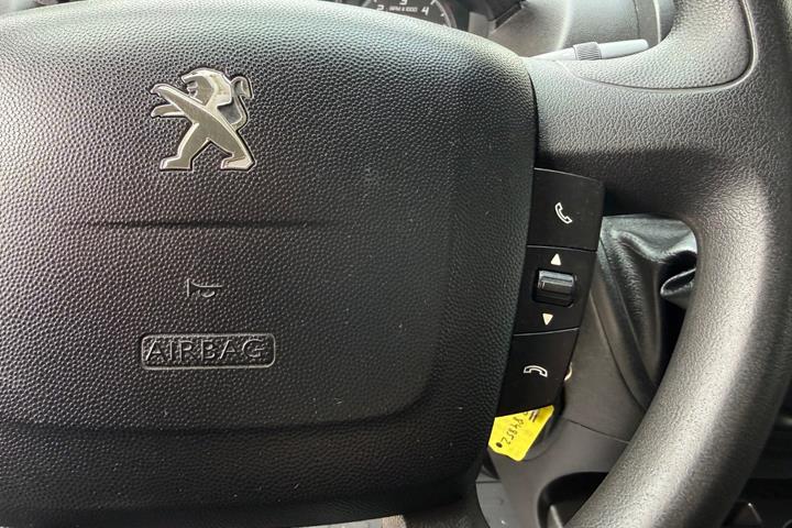Hvid Peugeot Boxer 335 fra 2024