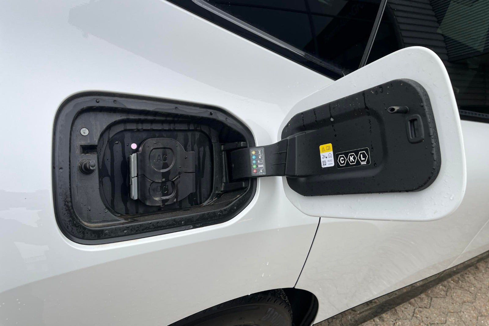 Hvid BMW iX fra 2024