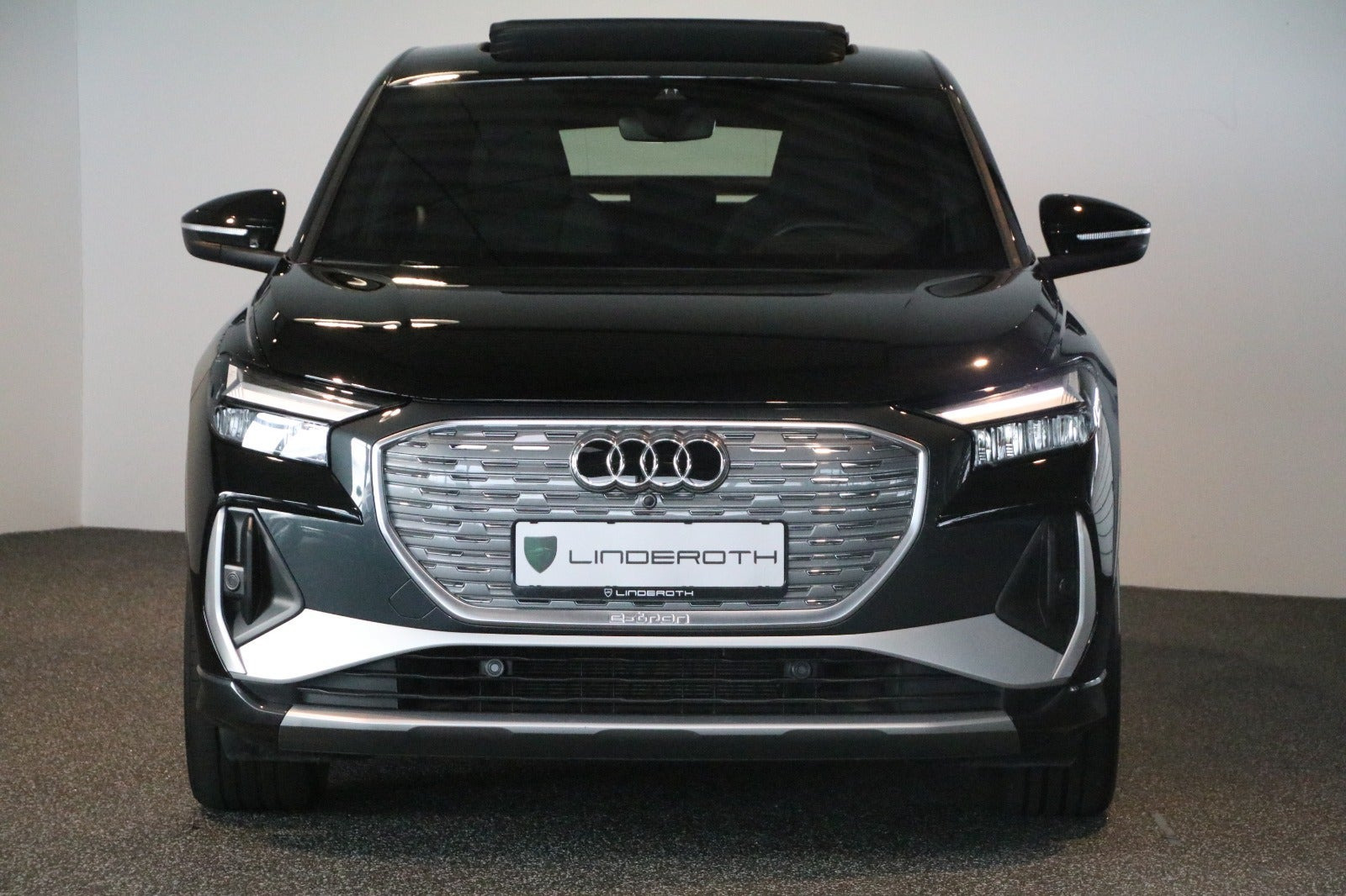 Sort Audi Q4 e-tron fra 2024
